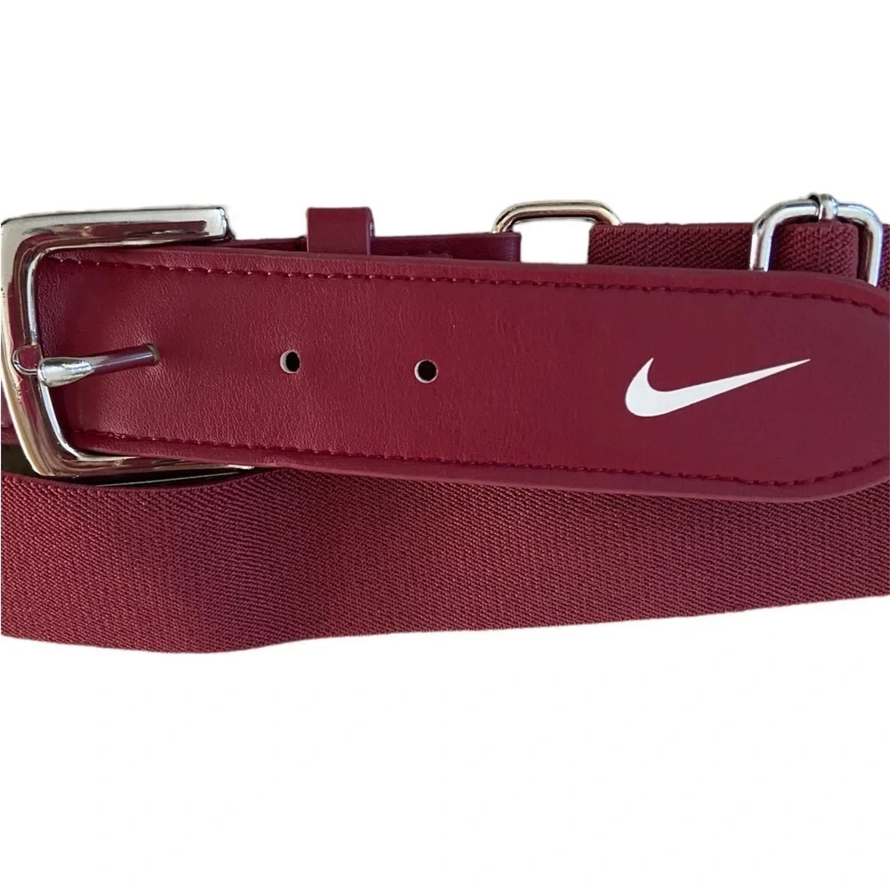 Nike adjustable one size burgundy stretch belt, new